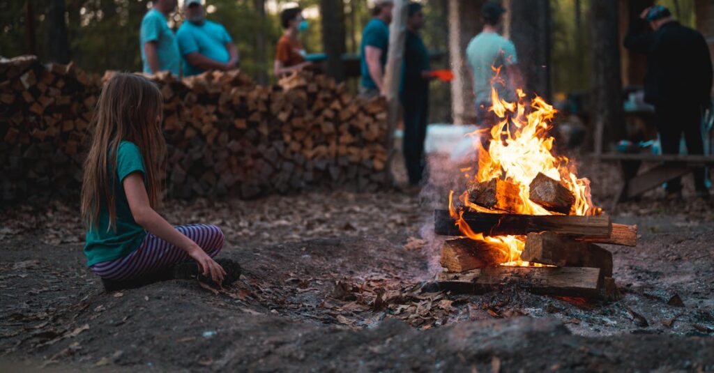 キャンプ場で使う救急セットや虫除けなどの安全用品が整った準備風景
