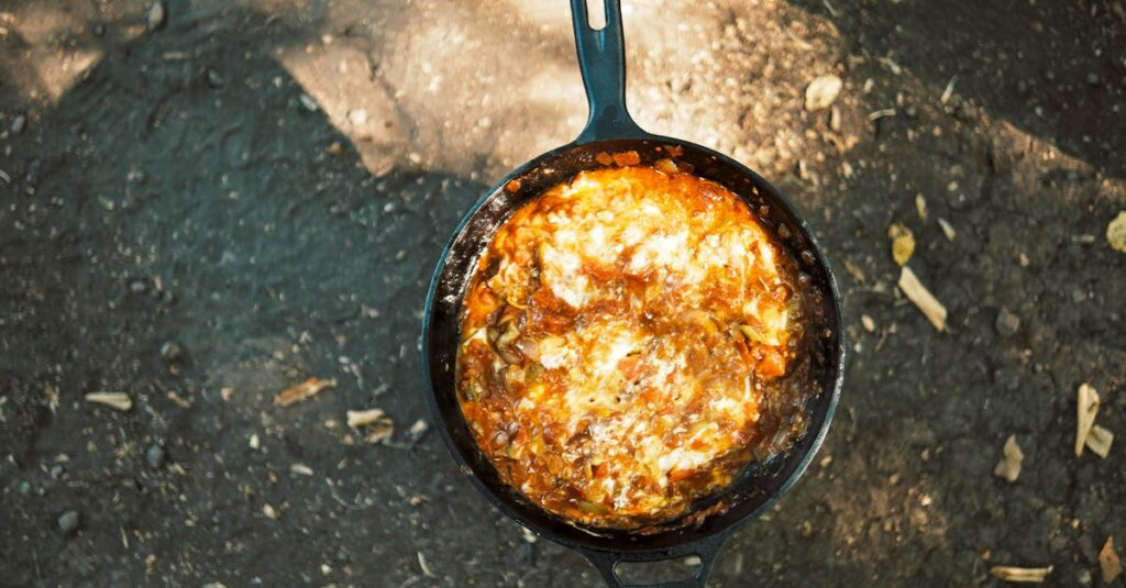 初心者向けキャンプの夕食メニューを美味しそうに並べたイメージ画像