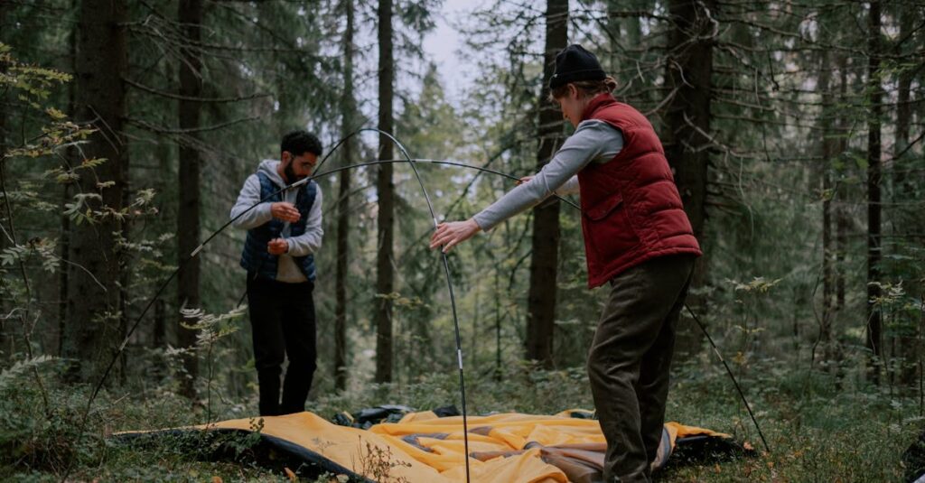 焚き火・登山・のんびり・ファミリーなど目的別に異なるキャンプ服装を紹介するビジュアル