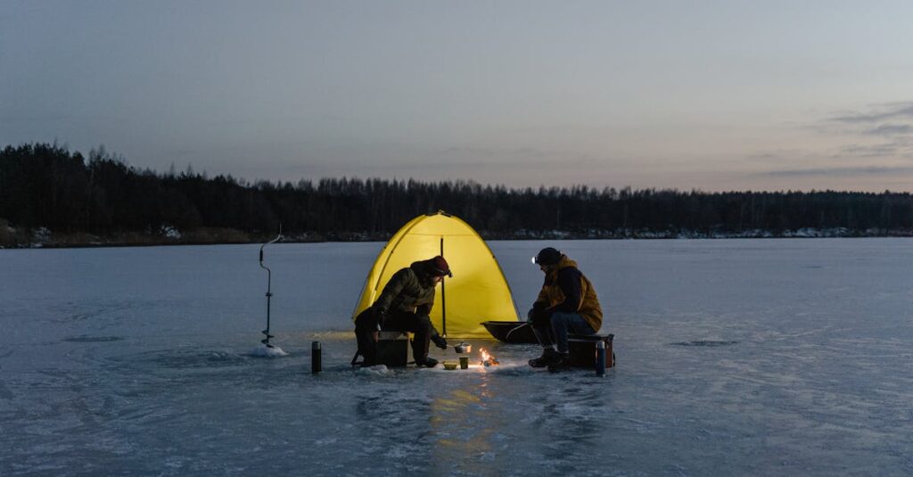 キャンプ初心者が夕食で失敗しやすいポイントを焚き火の調理で表現した画像