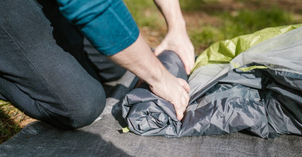 キャンプギアを無理なく車に積載・持ち運びするための収納術と準備チェック