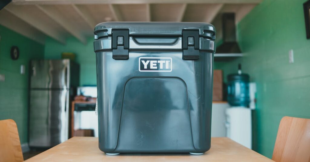 軽量コンパクトと快適性を比較したキャンプギア選びの視覚的ガイド