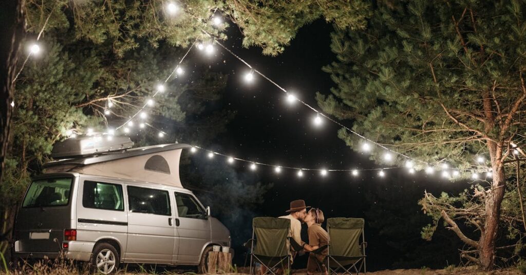 区画ごとに木で仕切られたプライベート感のあるキャンプサイト