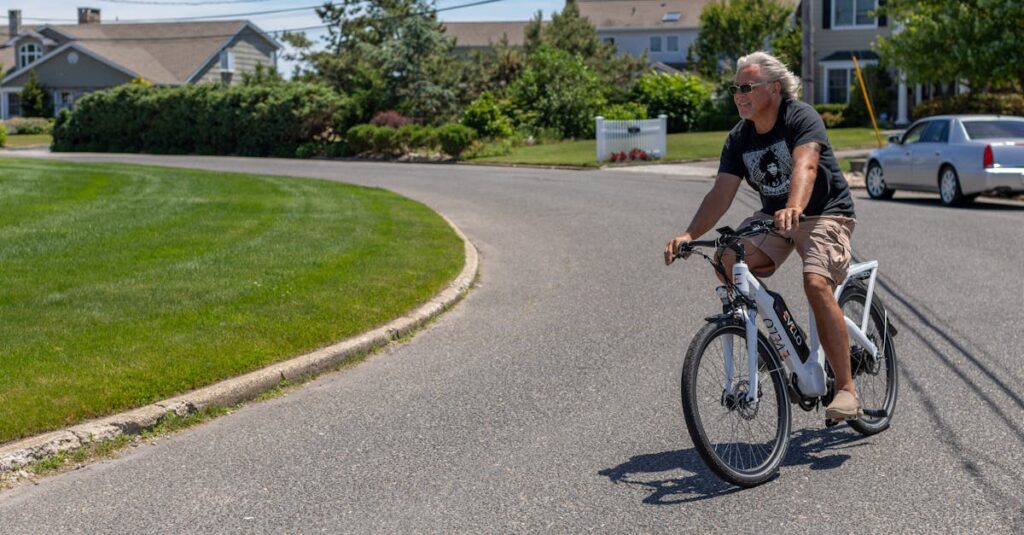 コストパフォーマンスに優れたおすすめのキャンプ用コットを比較するレビュー表。価格帯や特長付き。