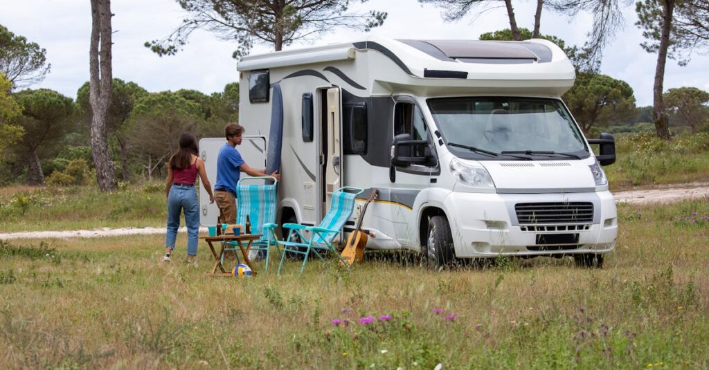 キャンプスタイル別に最適化されたキッチン設営例（ソロ、ファミリー、車中泊、カップル）